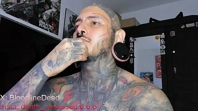 Snapshot of DEATHINK666XX chatting on 03-12-25, 12:42 DEATHINK666XX online show from 03-12-25, 12:42