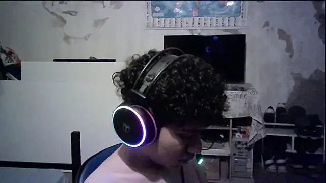 Snapshot of Emv2 chatting on 02-16-26, 04:00 Emv2 online show from 02-16-26, 04:00