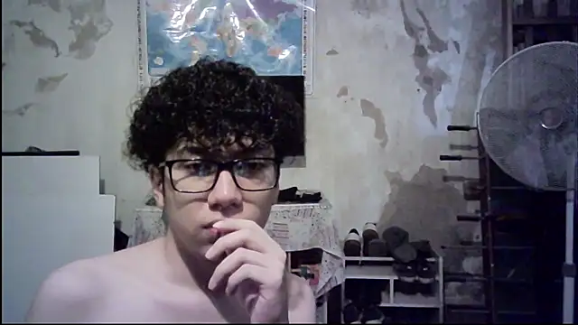 Snapshot of Emv2 chatting on 02-25-26, 09:03 Emv2 online show from 02-25-26, 09:03