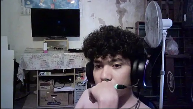 Snapshot of Emv2 chatting on 02-24-26, 06:42 Emv2 online show from 02-24-26, 06:42