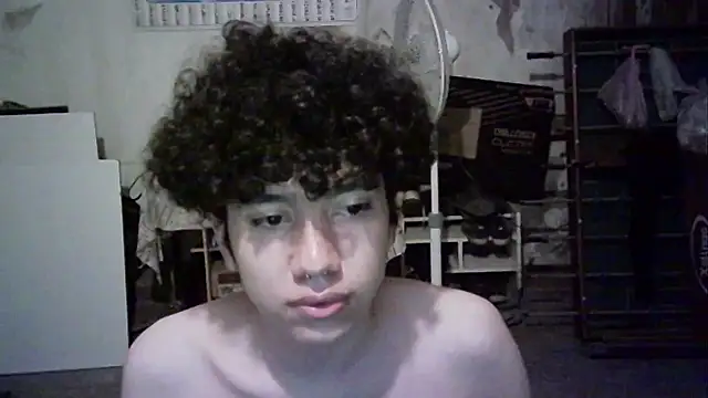 Snapshot of Emv2 chatting on 03-21-26, 04:03 Emv2 online show from 03-21-26, 04:03