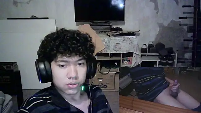 Snapshot of Emv2 chatting on 02-28-26, 06:46 Emv2 online show from 02-28-26, 06:46