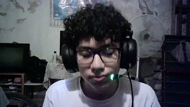 Snapshot of Emv2 chatting on 02-11-26, 03:50 Emv2 online show from 02-11-26, 03:50