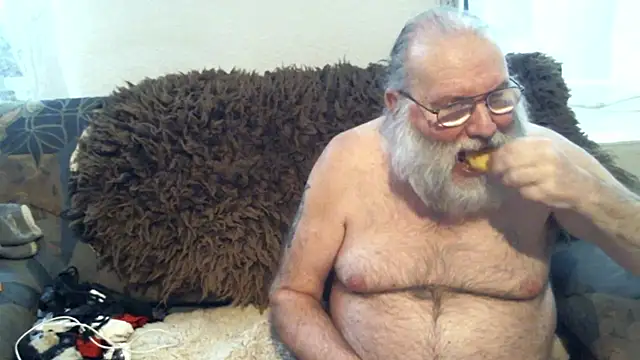 Snapshot of SexySantaC chatting on 02-05-25, 08:46 SexySantaC online show from 02-05-25, 08:46