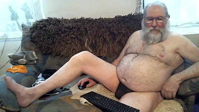 Snapshot of SexySantaC chatting on 02-06-25, 05:51 SexySantaC online show from 02-06-25, 05:51