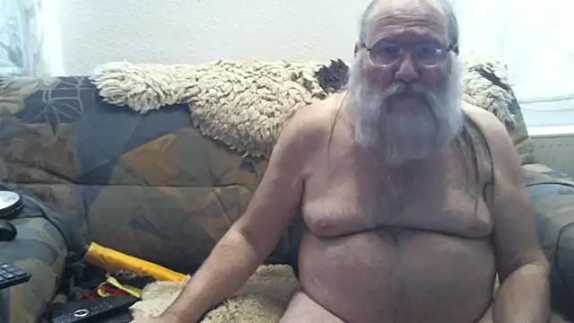 Snapshot of SexySantaC chatting on 10-17-25, 07:04 SexySantaC online show from 10-17-25, 07:04