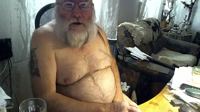 Snapshot of SexySantaC chatting on 09-19-25, 05:50 SexySantaC online show from 09-19-25, 05:50