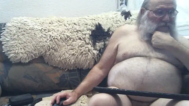 Snapshot of SexySantaC chatting on 10-21-25, 05:12 SexySantaC online show from 10-21-25, 05:12