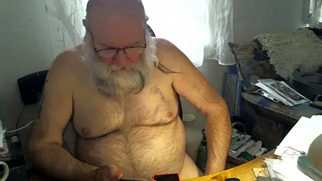 Snapshot of SexySantaC chatting on 09-25-25, 11:05 SexySantaC online show from 09-25-25, 11:05
