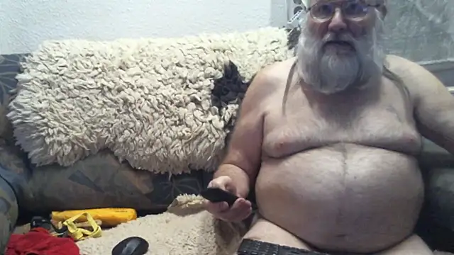 Snapshot of SexySantaC chatting on 10-19-25, 08:11 SexySantaC online show from 10-19-25, 08:11