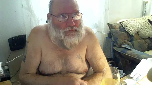 Snapshot of SexySantaC chatting on 10-04-25, 04:52 SexySantaC online show from 10-04-25, 04:52