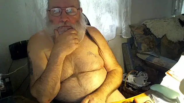 Snapshot of SexySantaC chatting on 10-08-25, 03:02 SexySantaC online show from 10-08-25, 03:02