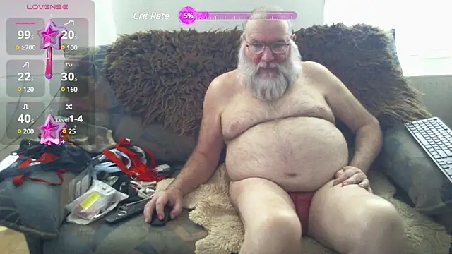 Snapshot of SexySantaC chatting on 02-17-25, 08:38 SexySantaC online show from 02-17-25, 08:38