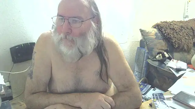 Snapshot of SexySantaC chatting on 03-18-25, 06:06 SexySantaC online show from 03-18-25, 06:06