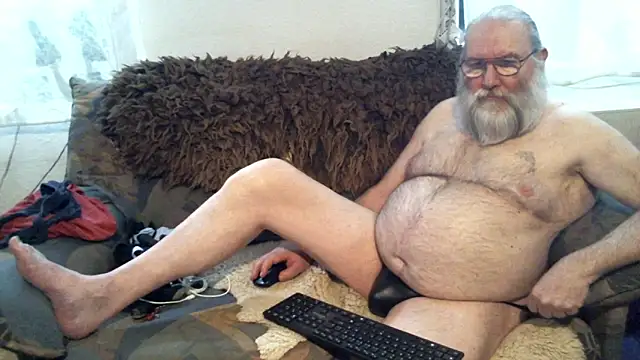 Snapshot of SexySantaC chatting on 02-07-25, 07:27 SexySantaC online show from 02-07-25, 07:27