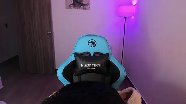 Miss Nicole online show from 04-01-26, 01:41