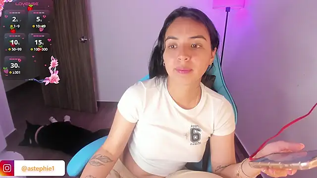 Miss Nicole online show from 11-26-25, 06:52