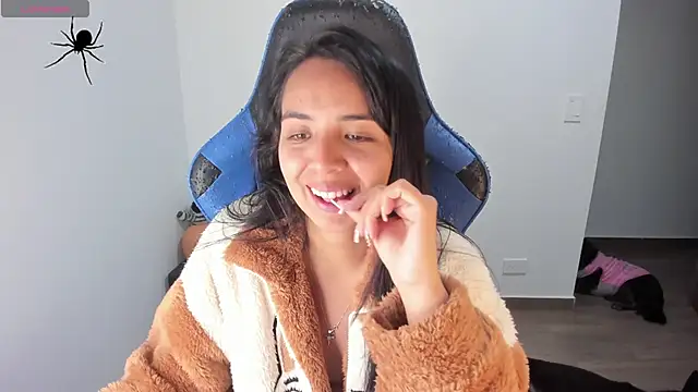 Miss Nicole online show from 10-24-25, 01:59