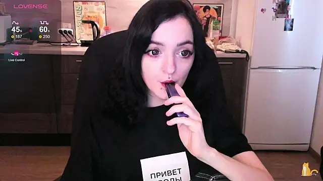 Snapshot of spticc chatting on 10-27-25, 08:15 spticc online show from 10-27-25, 08:15