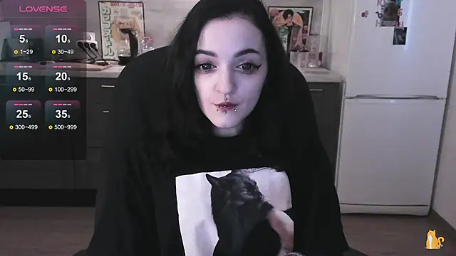 Snapshot of spticc chatting on 11-18-25, 08:06 spticc online show from 11-18-25, 08:06