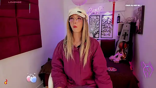 Snapshot of Yaki_Tai chatting on 09-22-25, 03:29 Yaki Tai online show from 09-22-25, 03:29