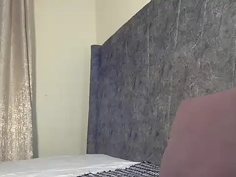 HarlotyQueen online show from 12-18-25, 04:39