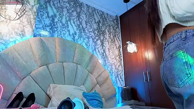 Snapshot of _emma_miller_ chatting on 02-19-26, 10:56 emma miller online show from 02-19-26, 10:56