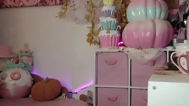 elyink online show from 12-18-25, 12:20