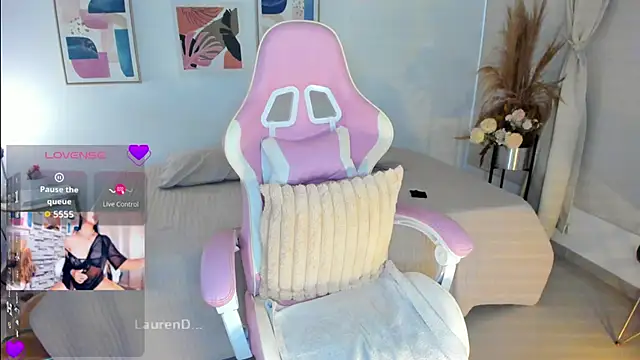 Misslaurenn online show from 04-28-26, 09:30