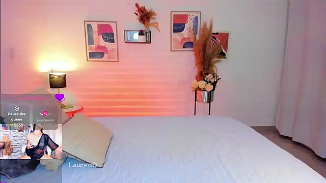 Snapshot of Misslaurenn chatting on 09-10-25, 10:42 Misslaurenn online show from 09-10-25, 10:42