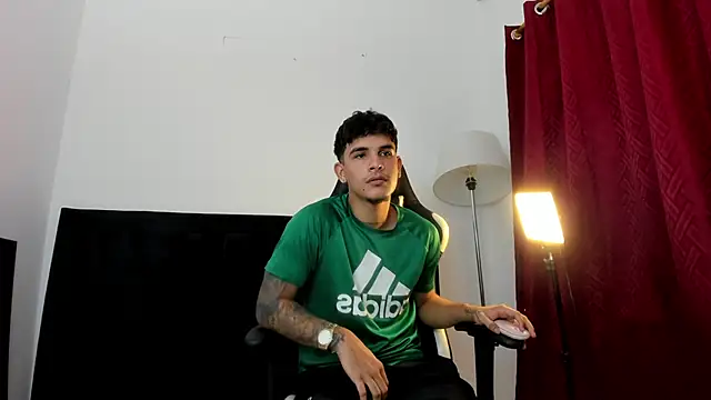 Snapshot of Evan_stoner chatting on 10-11-25, 04:13 Evan stoner online show from 10-11-25, 04:13