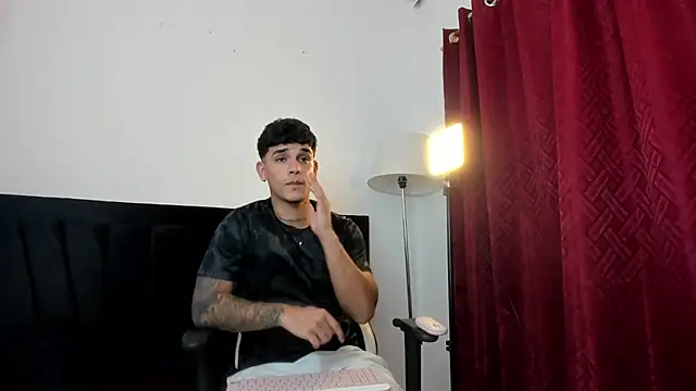 Snapshot of Evan_stoner chatting on 10-15-25, 03:27 Evan stoner online show from 10-15-25, 03:27