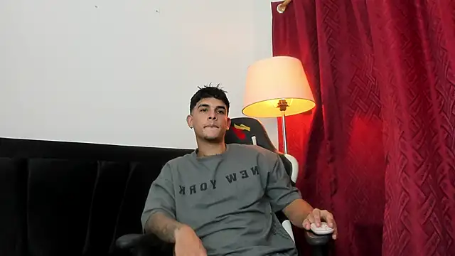 Snapshot of Evan_stoner chatting on 09-26-25, 04:08 Evan stoner online show from 09-26-25, 04:08