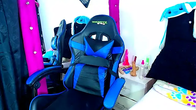 Snapshot of Jenng18 chatting on 02-14-26, 05:18 Jenng18 online show from 02-14-26, 05:18