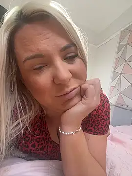 Bustyblondebabe32 online show from 04-07-26, 09:33