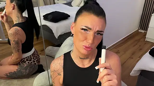 LizaRoxx online show from 11-15-25, 03:49