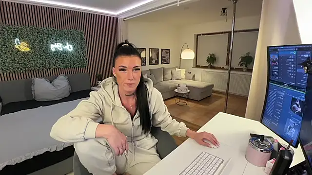 LizaRoxx online show from 05-07-26, 08:01