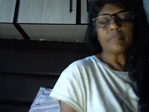 Snapshot of MsAttitude chatting on 03-08-26, 09:34 MsAttitude online show from 03-08-26, 09:34