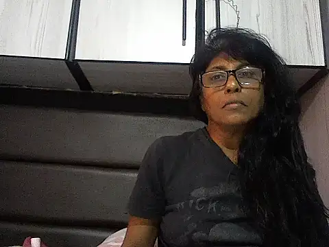 MsAttitude online show from 11-08-25, 01:03