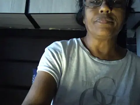 Snapshot of MsAttitude chatting on 03-10-26, 06:28 MsAttitude online show from 03-10-26, 06:28