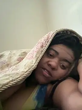 Snapshot of thick_Queen33 chatting on 12-06-24, 01:27 thick Queen33 online show from 12-06-24, 01:27