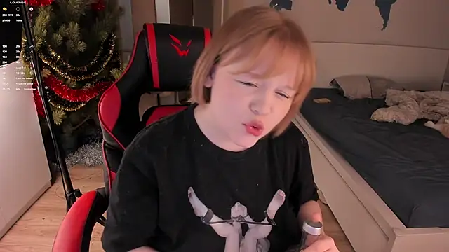 Snapshot of LisaLaas chatting on 01-05-25, 02:08 LisaLaas online show from 01-05-25, 02:08