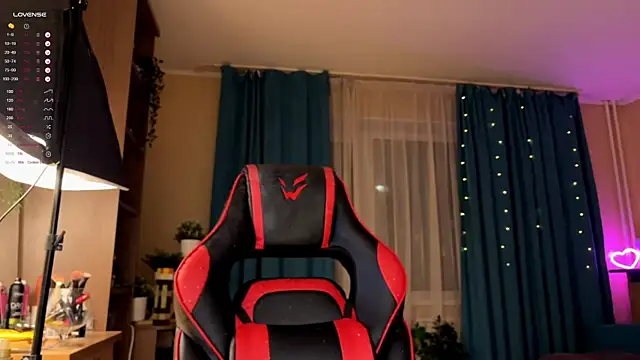 Snapshot of LisaLaas chatting on 09-19-25, 07:18 LisaLaas online show from 09-19-25, 07:18