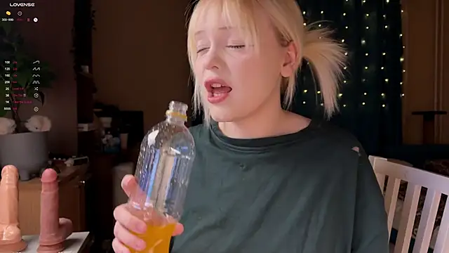 Snapshot of LisaLaas chatting on 02-14-26, 09:04 LisaLaas online show from 02-14-26, 09:04