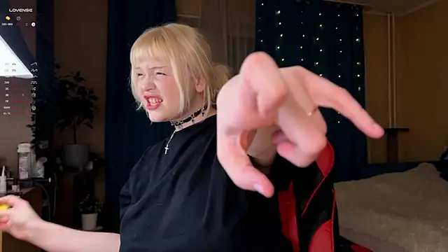 Snapshot of LisaLaas chatting on 09-30-25, 08:48 LisaLaas online show from 09-30-25, 08:48