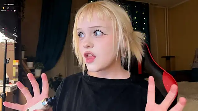 Snapshot of LisaLaas chatting on 09-21-25, 05:29 LisaLaas online show from 09-21-25, 05:29