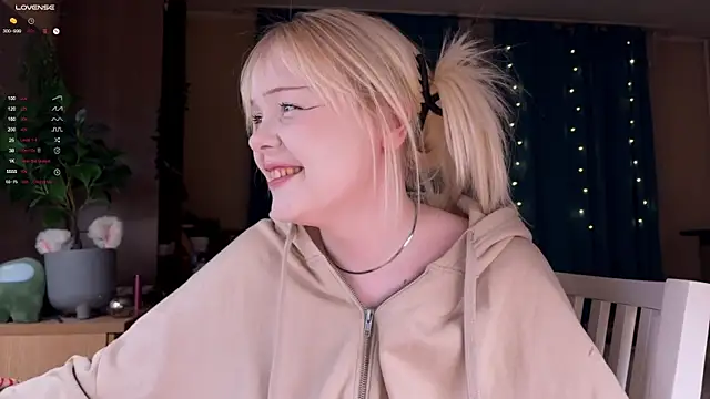 Snapshot of LisaLaas chatting on 02-05-26, 08:37 LisaLaas online show from 02-05-26, 08:37