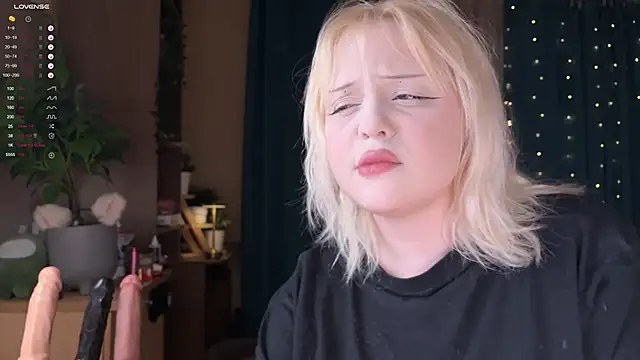 Snapshot of LisaLaas chatting on 01-13-26, 01:48 LisaLaas online show from 01-13-26, 01:48