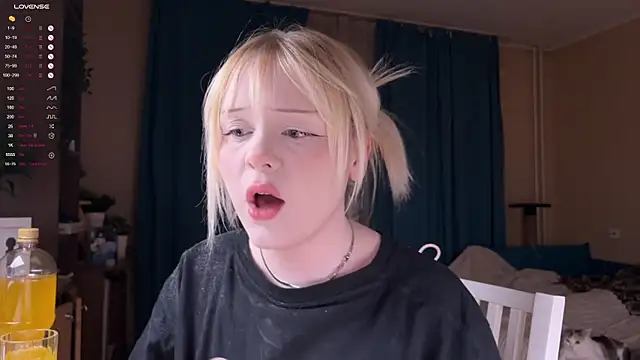 Snapshot of LisaLaas chatting on 02-27-26, 07:35 LisaLaas online show from 02-27-26, 07:35