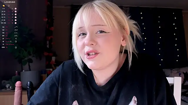 Snapshot of LisaLaas chatting on 12-16-25, 08:13 LisaLaas online show from 12-16-25, 08:13